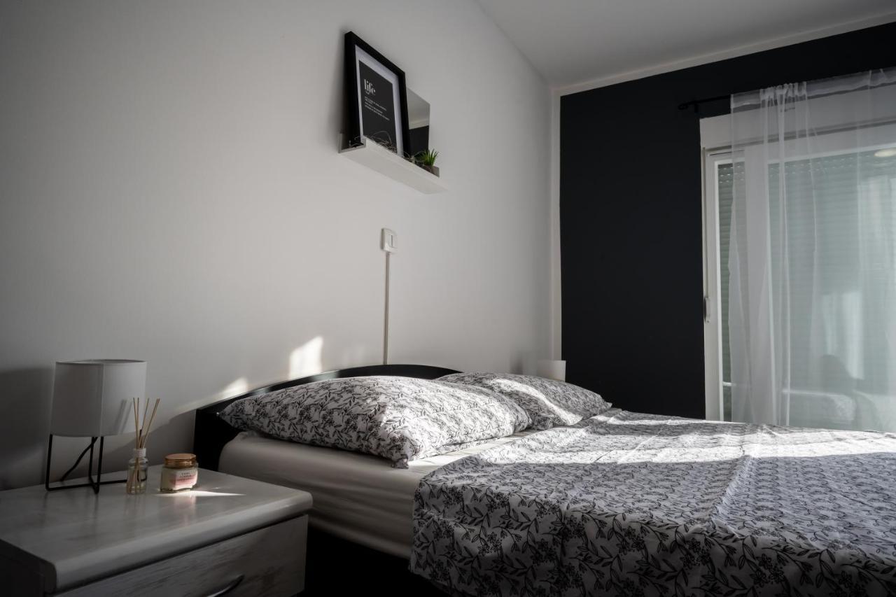 Hedonist Apartment シベニク エクステリア 写真