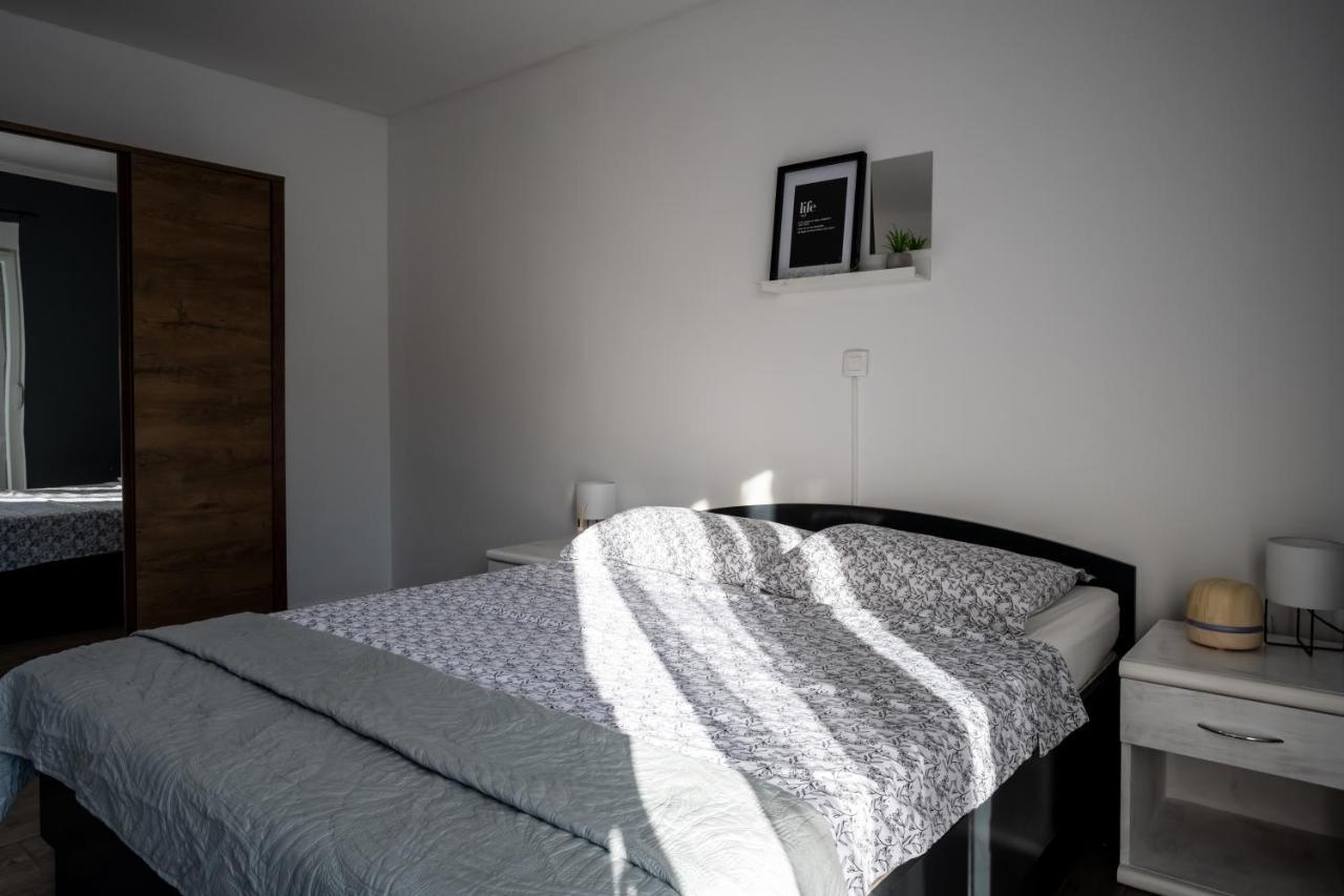 Hedonist Apartment シベニク エクステリア 写真
