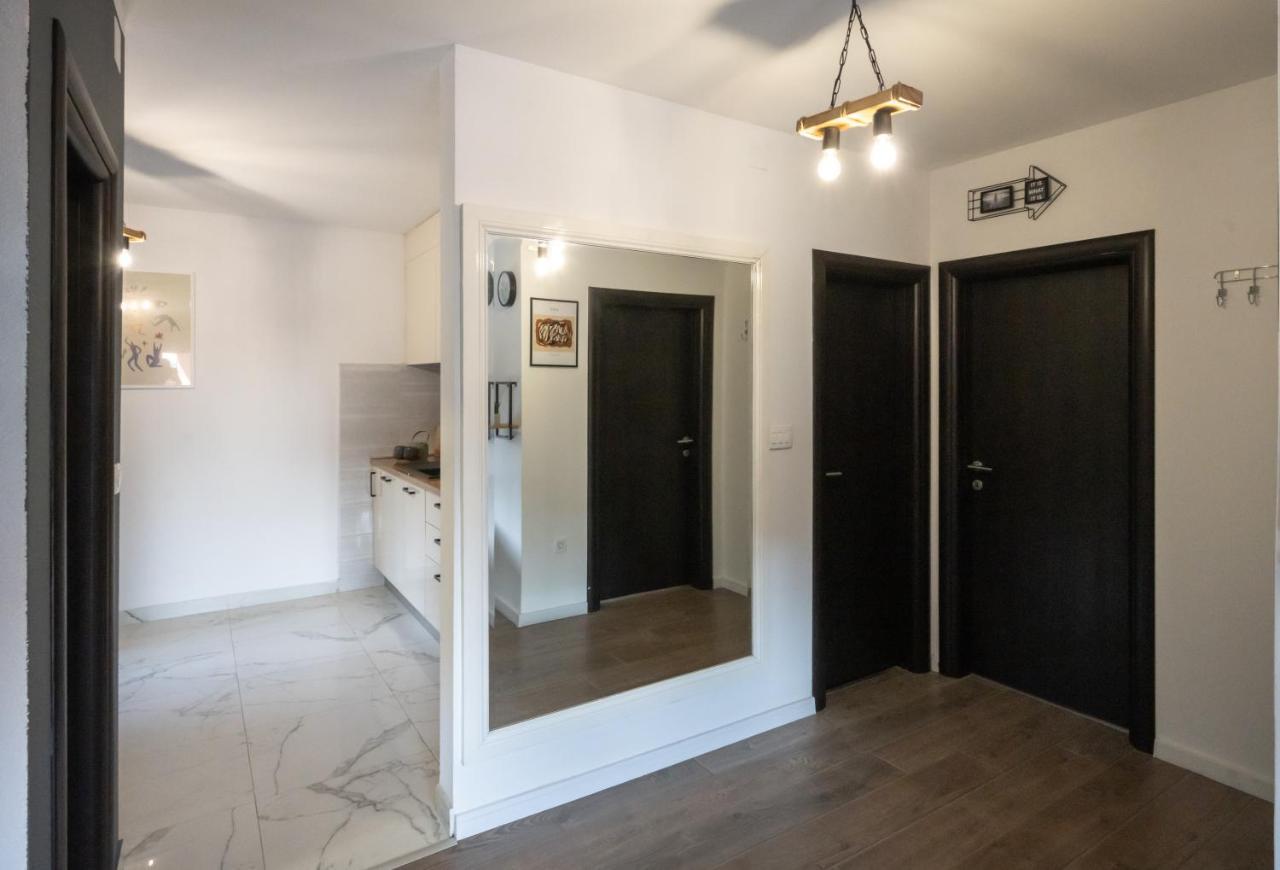 Hedonist Apartment シベニク エクステリア 写真