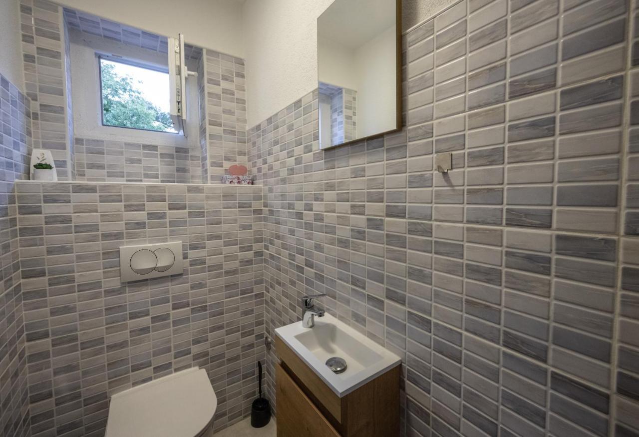 Hedonist Apartment シベニク エクステリア 写真